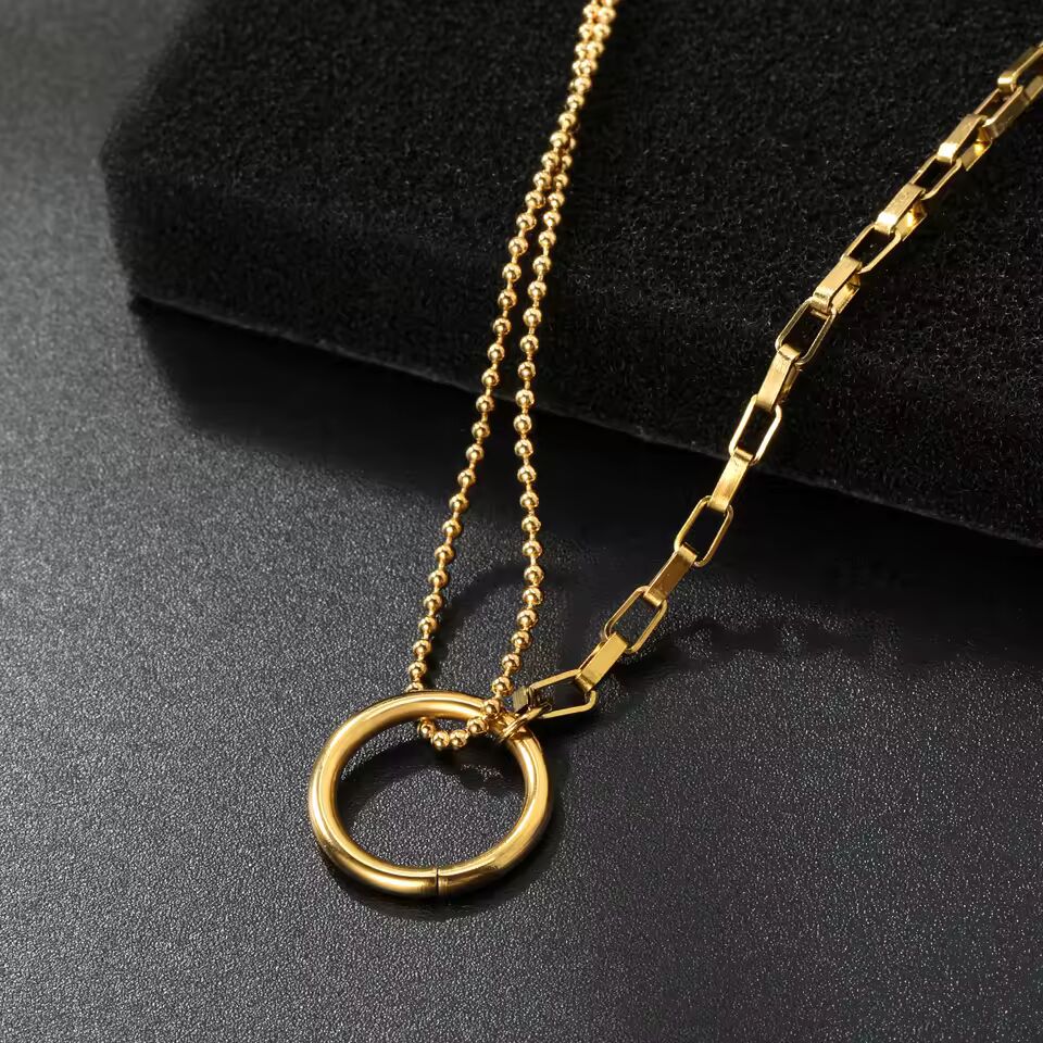 Minimalist design with a cool feeling square interlocking pendant necklace for girls elegant high-quality clavicle chain jewelry